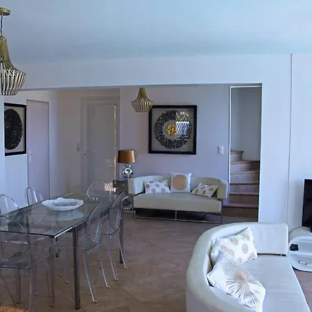 4 Bed 4 Bath Villa W Sea Views & Infinity Pool