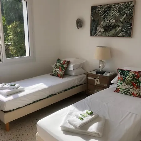 4 Bed 4 Bath Villa W Sea Views & Infinity Pool וילה