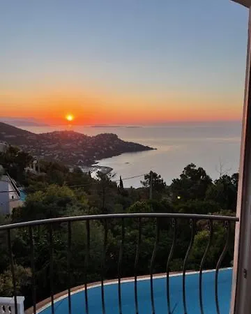 4 Bed 4 Bath Villa W Sea Views & Infinity Pool וילה