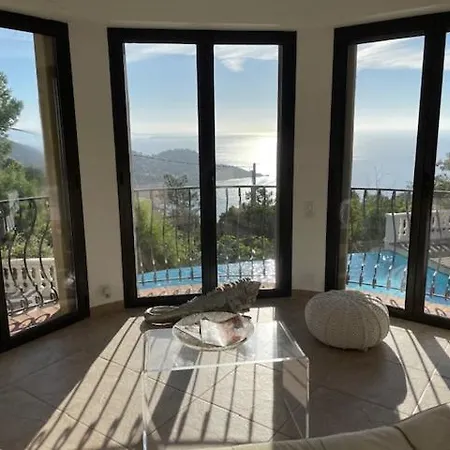 4 Bed 4 Bath Villa W Sea Views & Infinity Pool